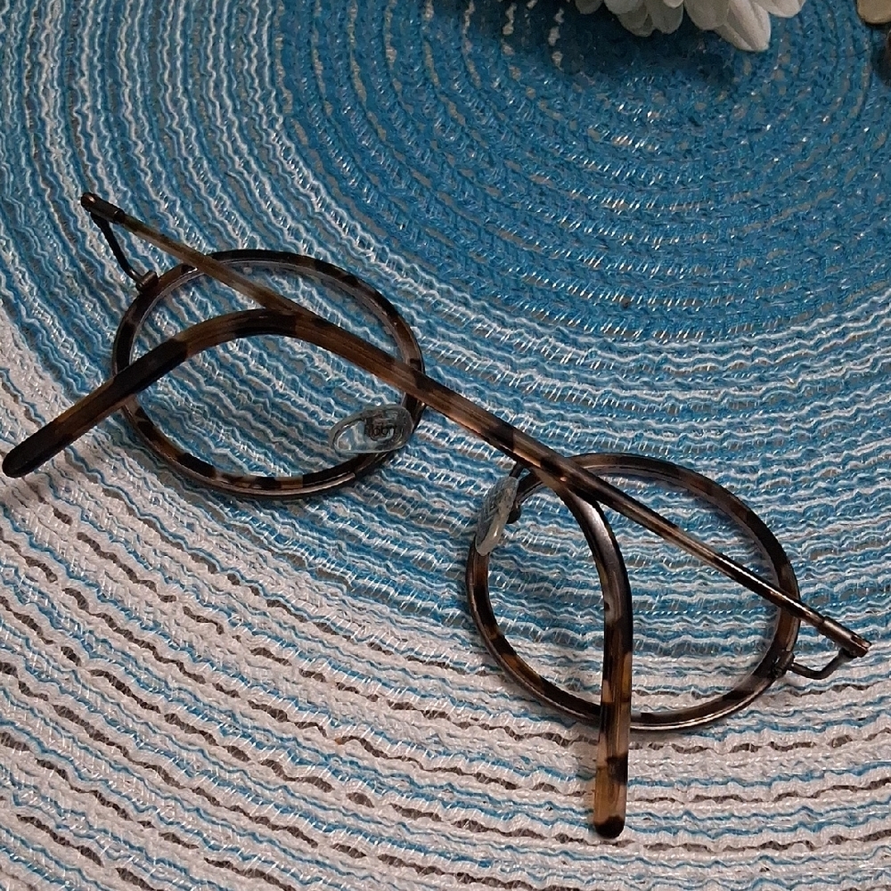 Round Tortoiseshell Glasses - Picture 8 of 13